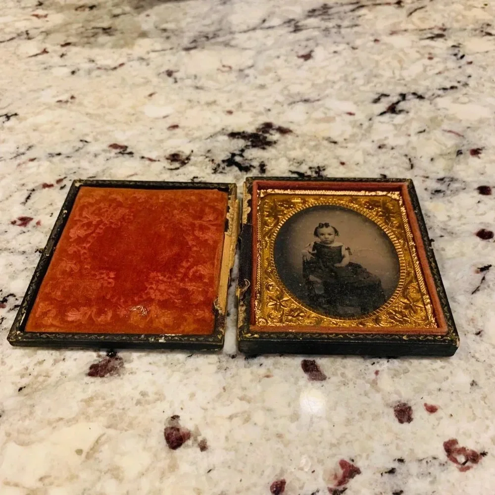 Antique Ambrotype Adorable Sweet Little Girl Curled Hair Great Dress Welling
